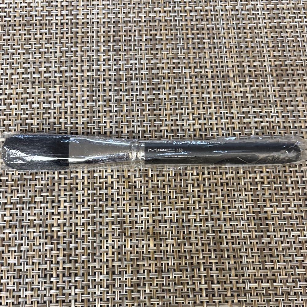 MAC COSMETICS NATURAL HAIR BRUSH 150 RARE ORIGINAL STYLE NEW